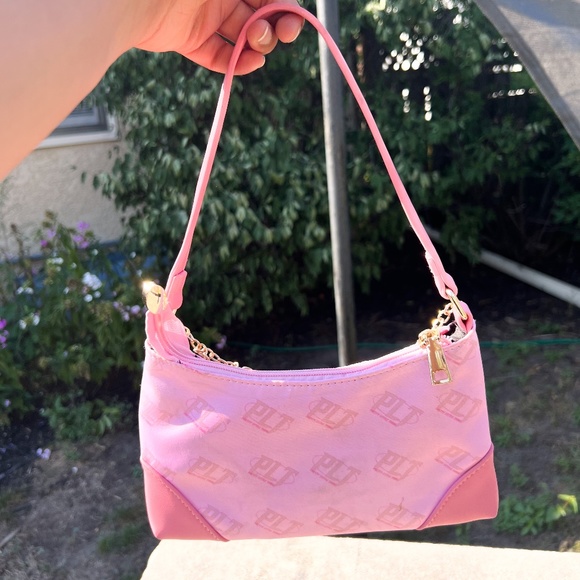 PrettyLittleThing Shoulder Bag w/ Gold Chain Detail - Picture 2 of 2